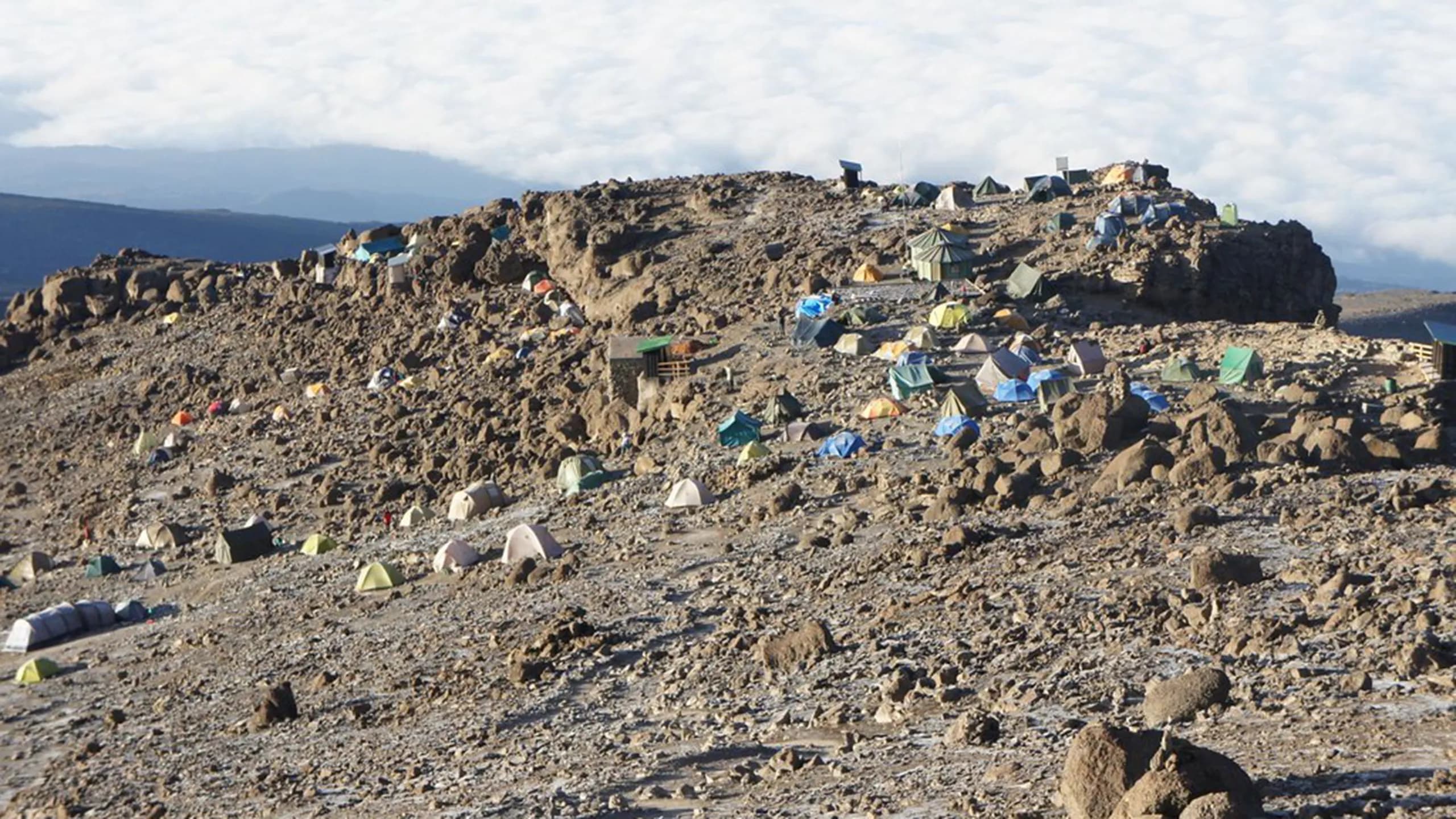 Shira Plateau - Shira hut (12,470ft | 3800m)